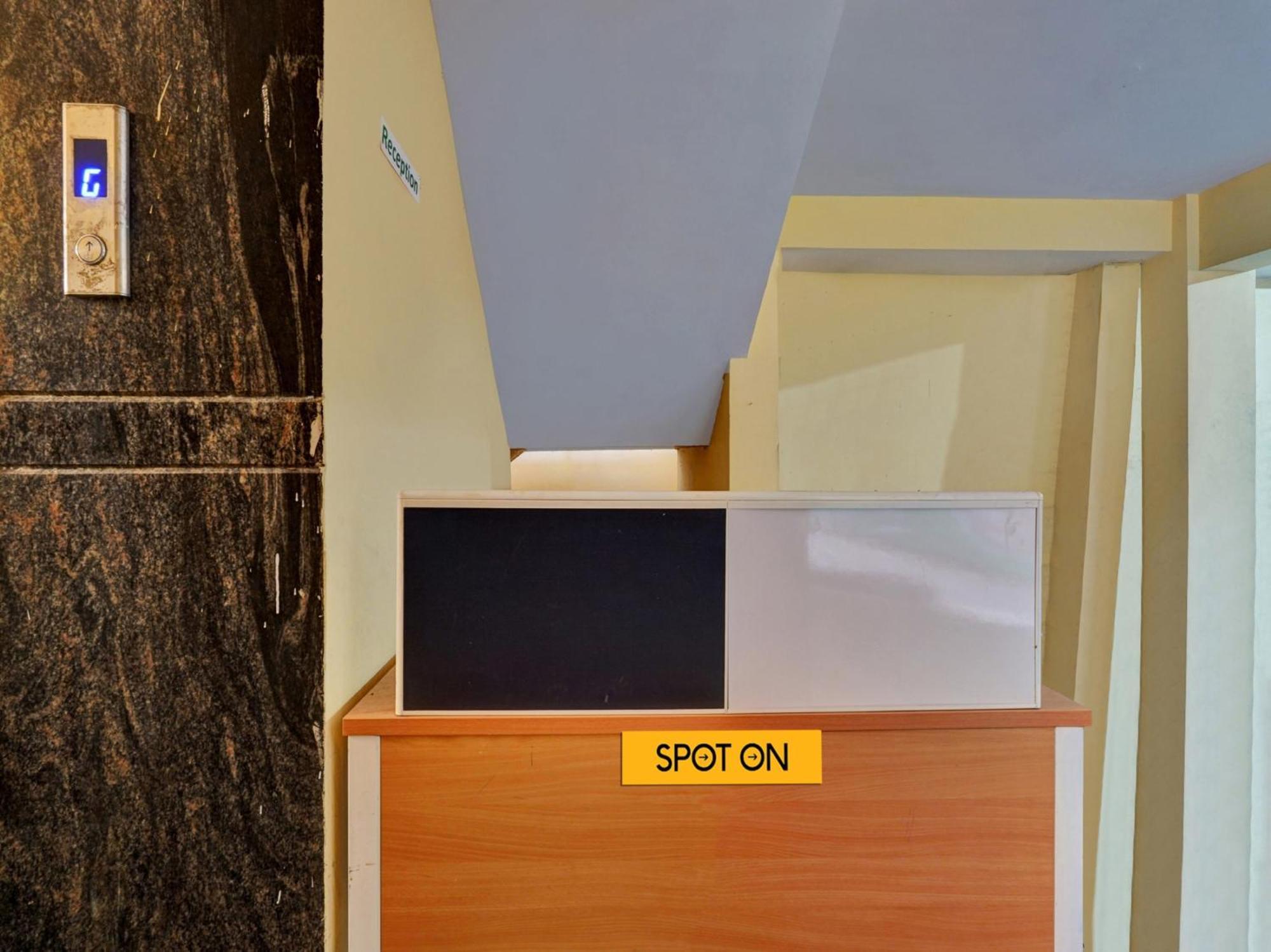 Oyo Hotel Svn Hotel And Lodging Bangalore Exteriör bild
