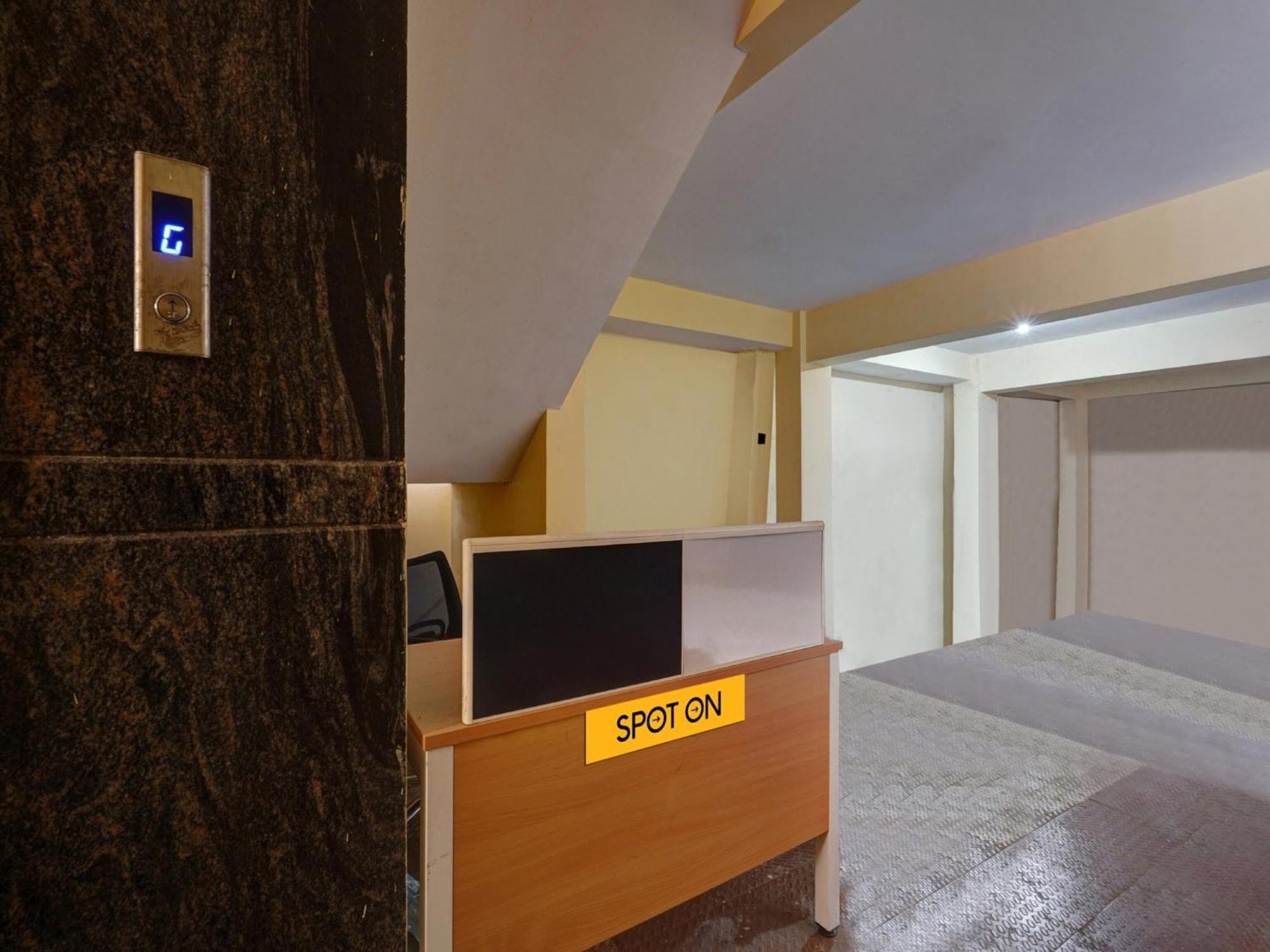 Oyo Hotel Svn Hotel And Lodging Bangalore Exteriör bild